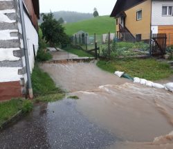 Überflutung Dorfgebiet Kirchbach
